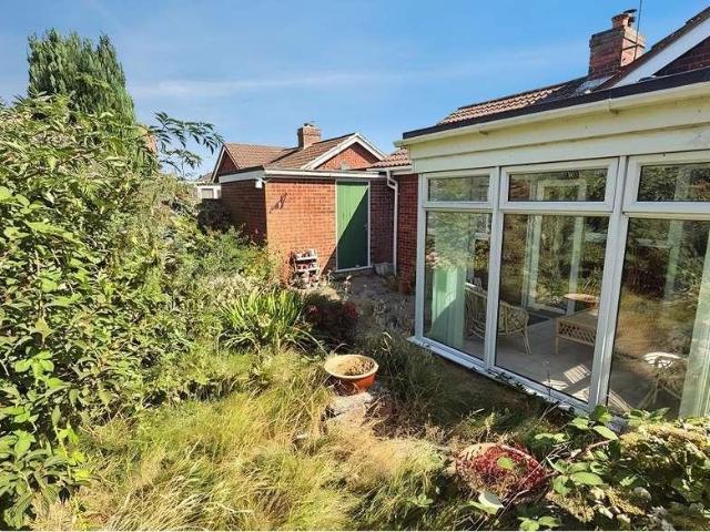 2 bed house for sale