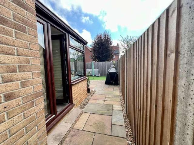 2 bed house for sale