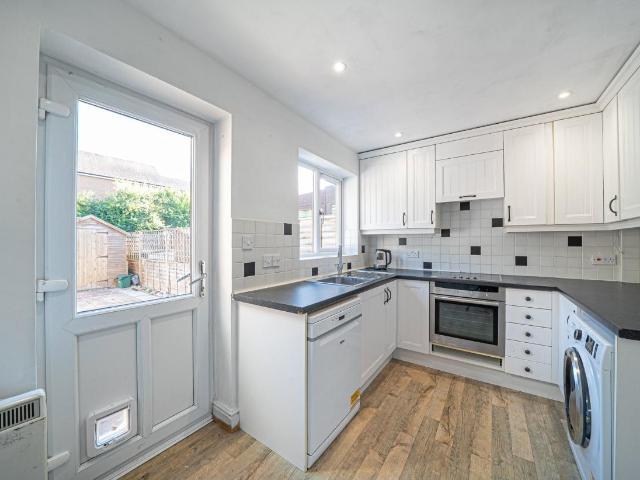 2 bed house for sale