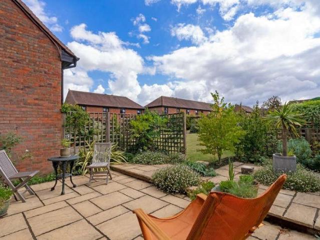 2 bed house for sale