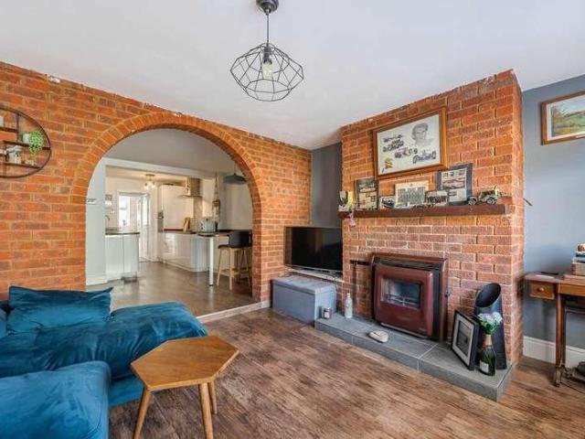 2 bed house for sale