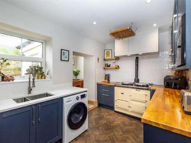 2 bed house for sale