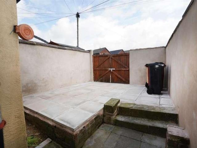 2 bed house for sale