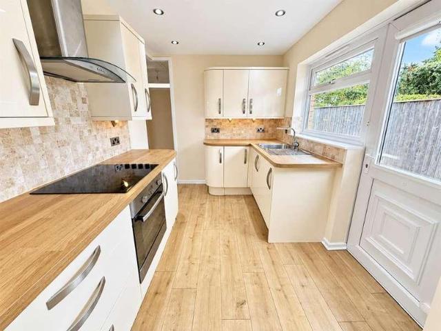 2 bed house for sale