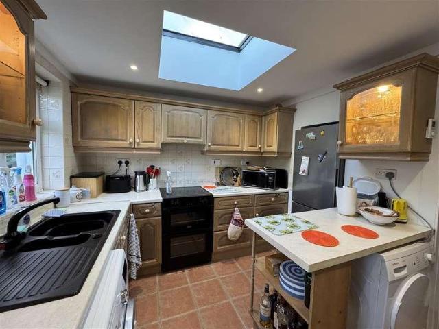 2 bed house for sale