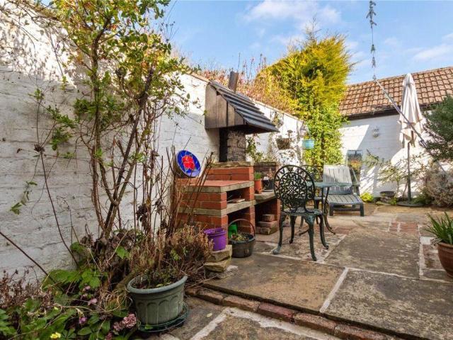 2 bed house for sale