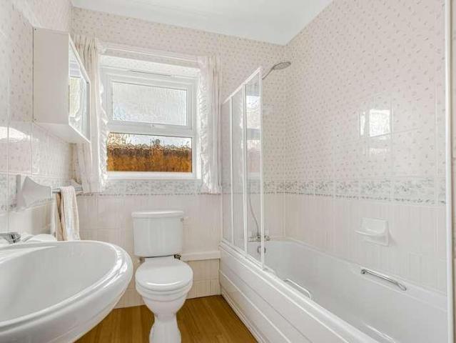 2 bed house for sale