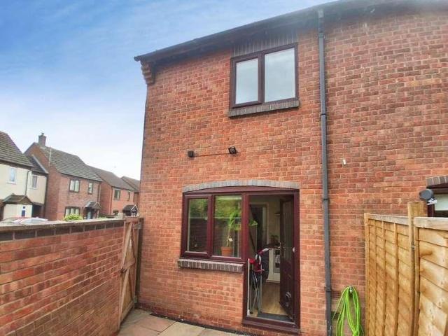 2 bed house for sale