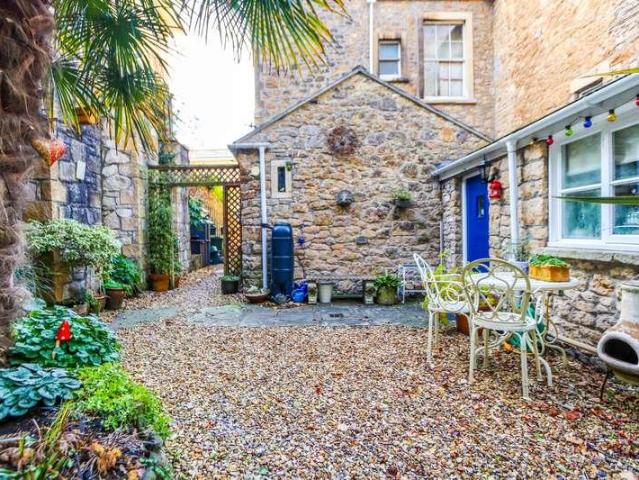 2 bed house for sale