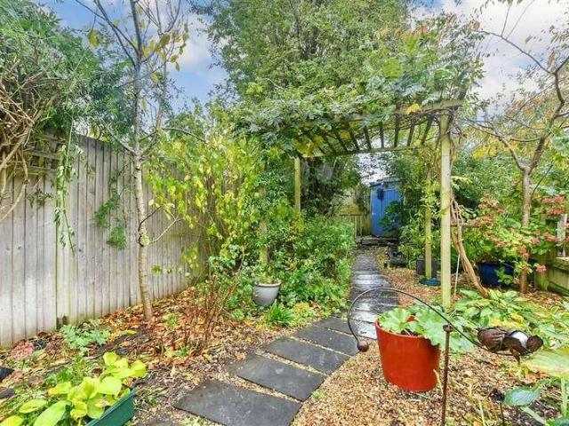 2 bed house for sale