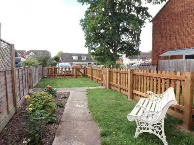 2 bed house for sale