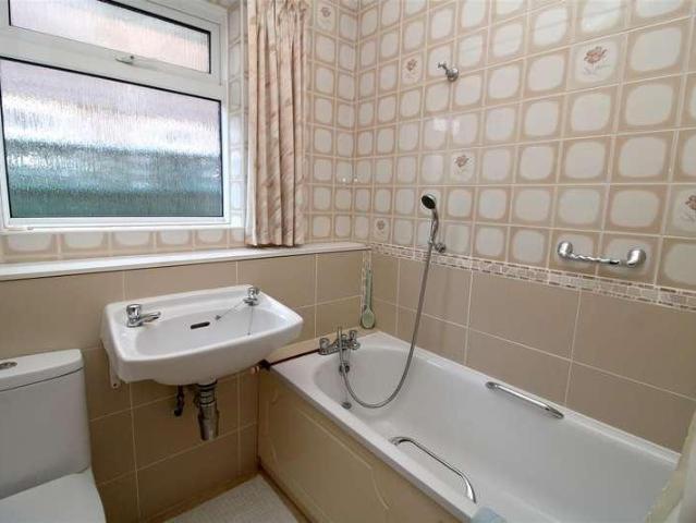 2 bed house for sale