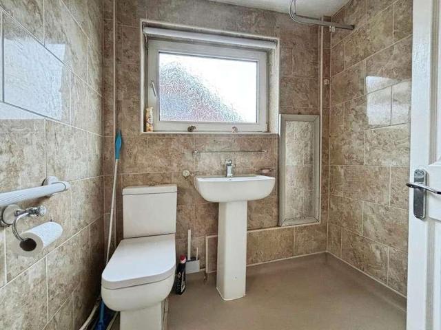 2 bed house for sale