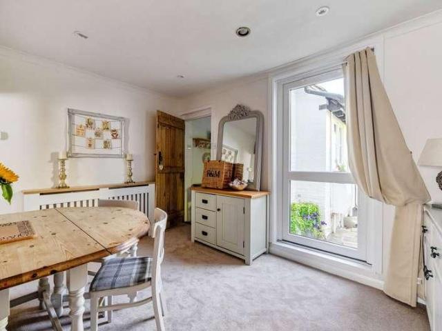 2 bed house for sale