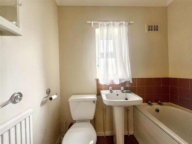2 bed house for sale