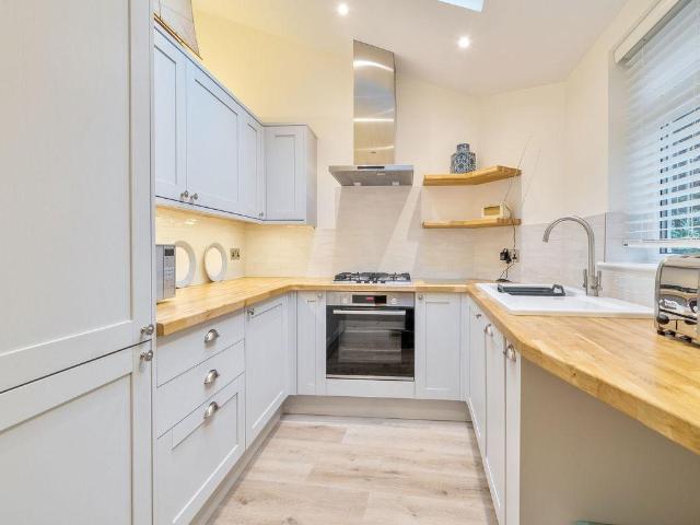 2 bed house for sale