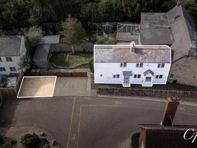 2 bed house for sale
