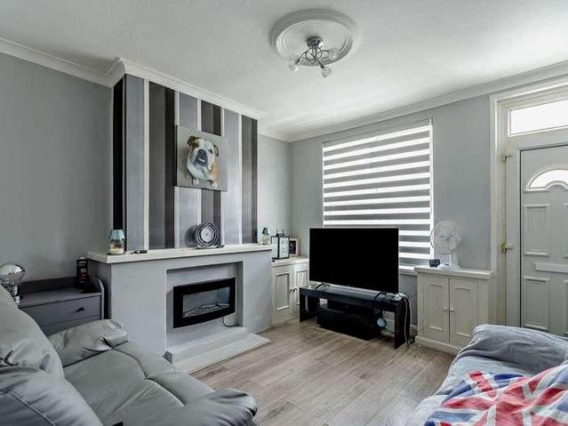 2 bed house for sale