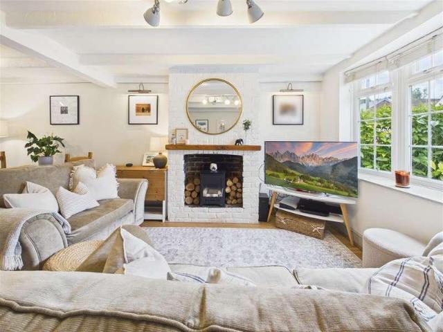 2 bed house for sale