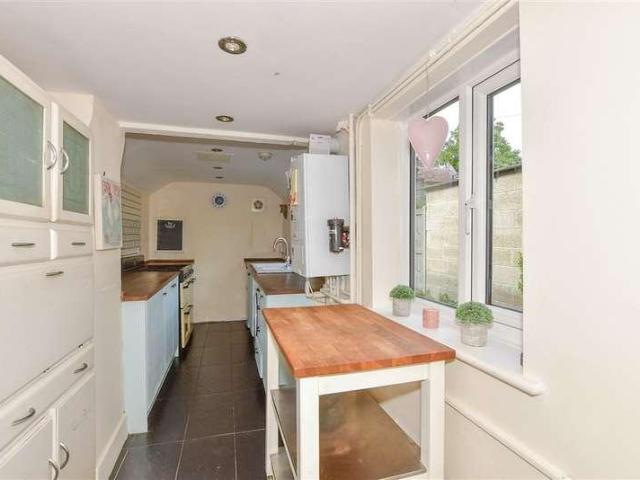 2 bed house for sale