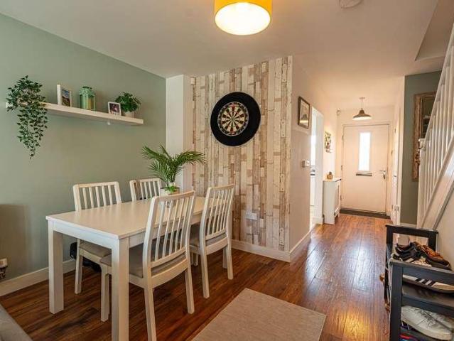 2 bed house for sale