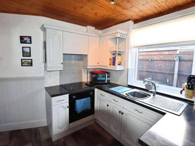 2 bed house for sale