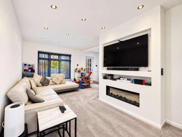 2 bed house for sale
