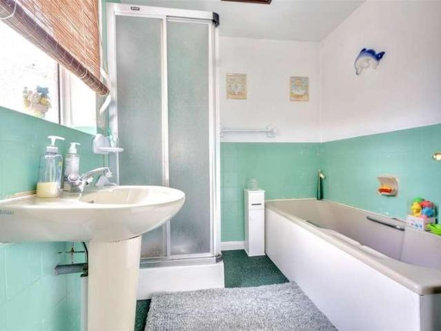 2 bed house for sale
