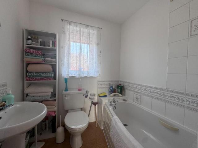 2 bed house for sale