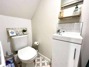2 bed house for sale