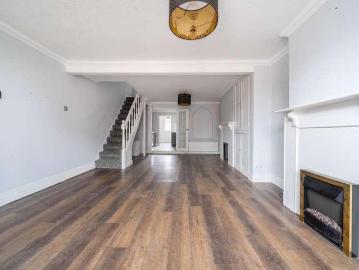2 bed house for sale