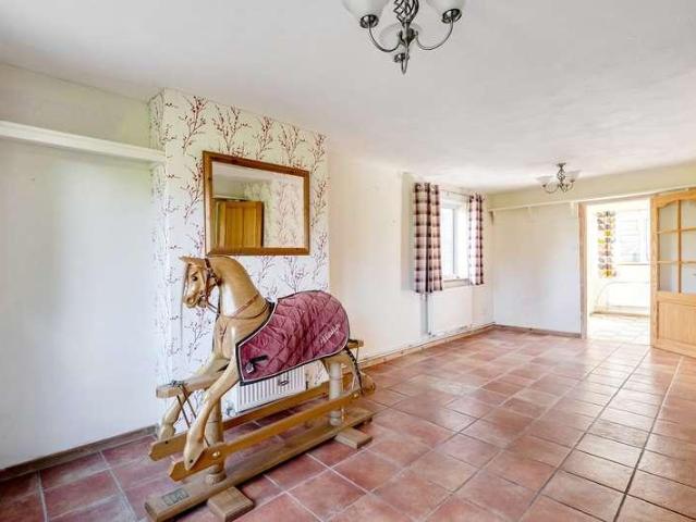 2 bed house for sale
