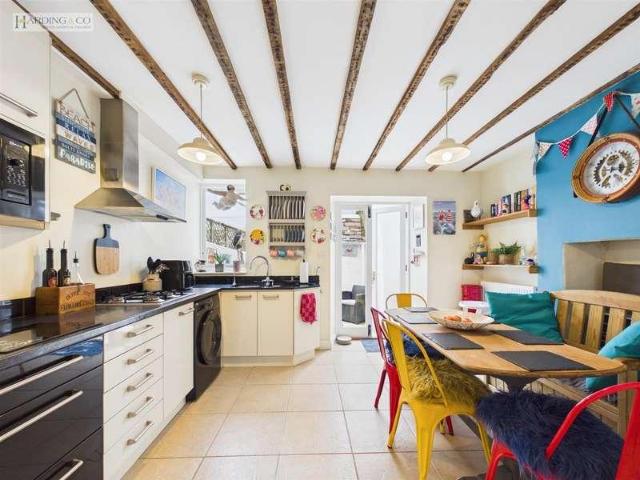 2 bed house for sale