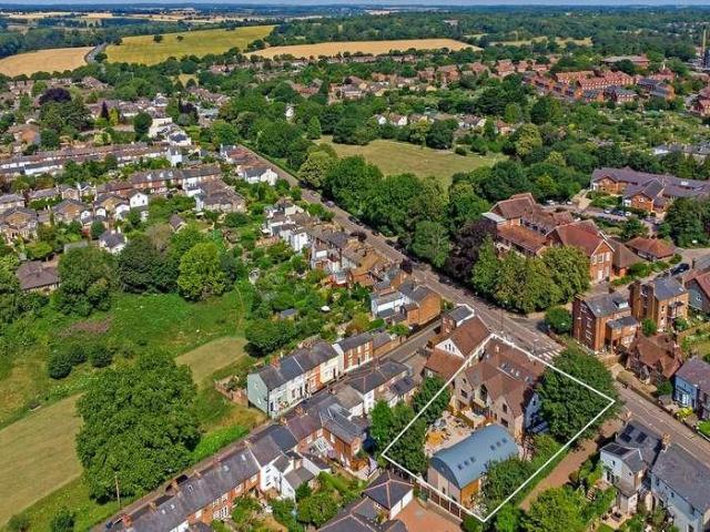 2 bed house for sale