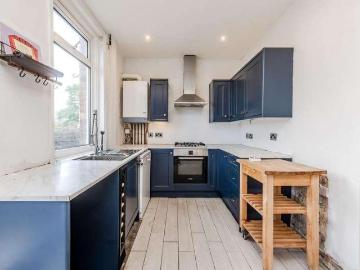 2 bed house for sale