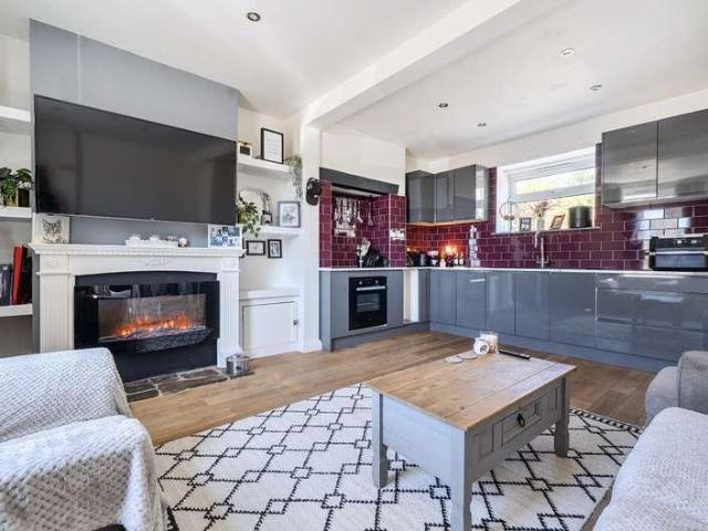 2 bed house for sale