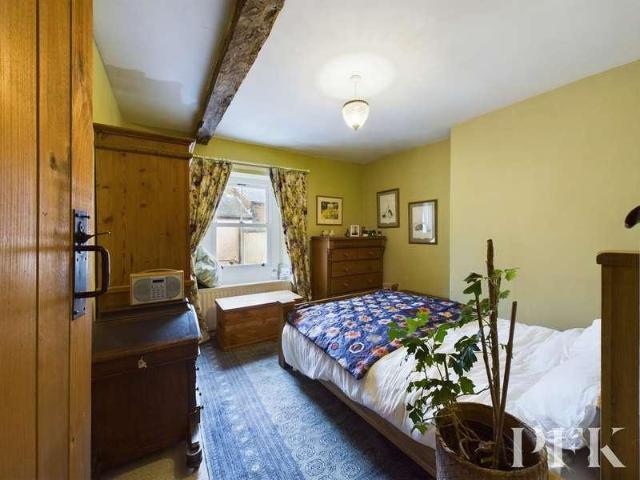 2 bed house for sale