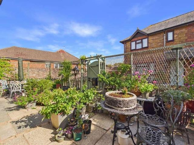 2 bed house for sale