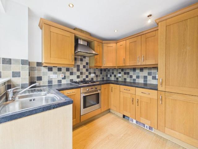2 bed house for sale