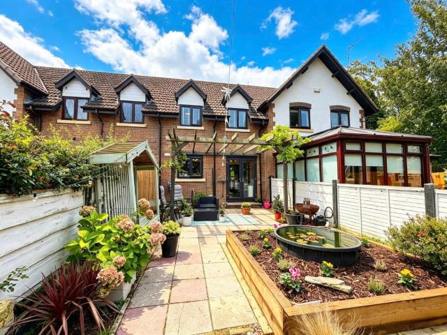 2 bed house for sale