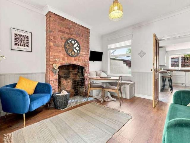 2 bed house for sale