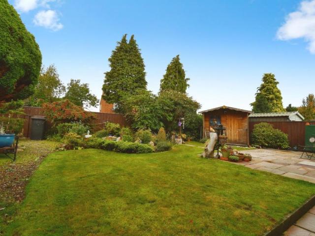 2 bed house for sale