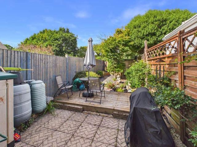 2 bed house for sale