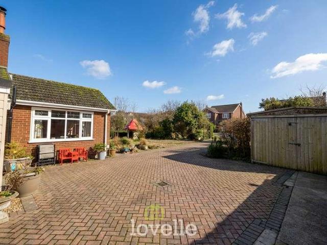 2 bed house for sale