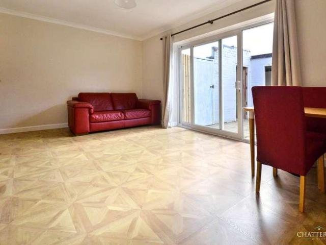 2 bed house for sale