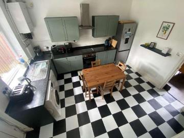 2 bed house for sale