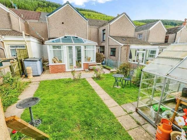2 bed house for sale