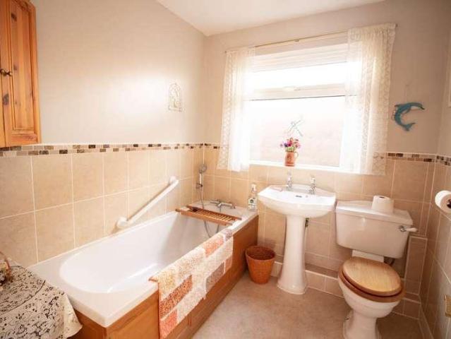 2 bed house for sale