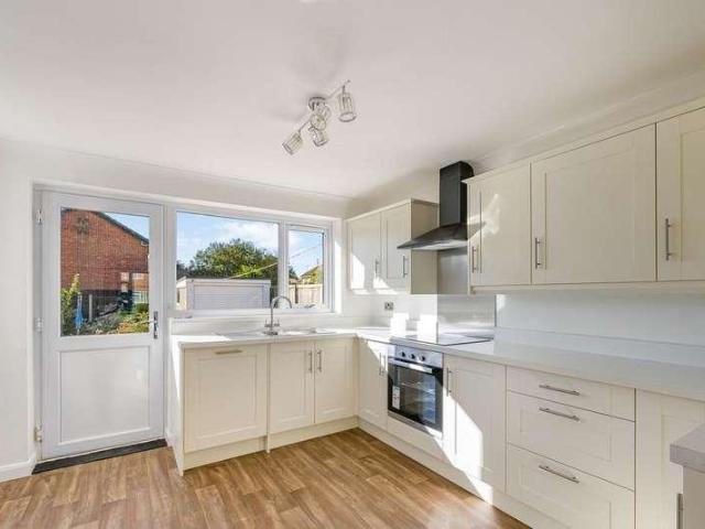 2 bed house for sale