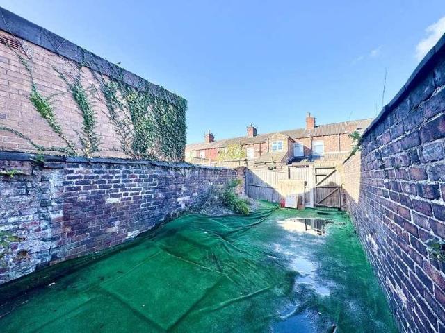 2 bed house for sale